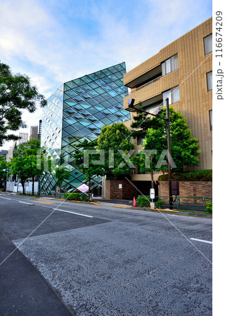 東京南青山 高級ブランド店 プラダ青山店の風景 東京南青山 高級ブランド店 プラダ青山店の風景 116674209