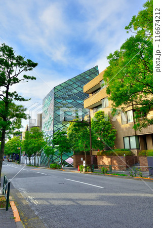 東京南青山 高級ブランド店 プラダ青山店の風景 東京南青山 高級ブランド店 プラダ青山店の風景 116674212