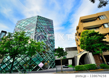 東京南青山　高級ブランド店　プラダ青山店の風景 116674238