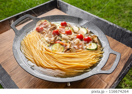 パスタ　Spaghetti made at an outdoor party 116674264