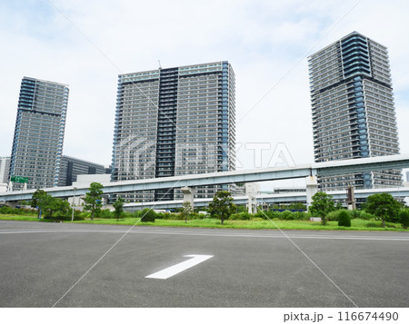 東京臨海広域防災公園から見るトリプルタワー 116674490
