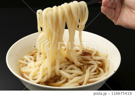 ぶっかけうどん 箸あげ 箸で持ち上げる ぶっかけうどん 箸あげ 箸で持ち上げる 116675419