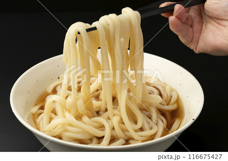 ぶっかけうどん 箸あげ 箸で持ち上げる ぶっかけうどん 箸あげ 箸で持ち上げる 116675427