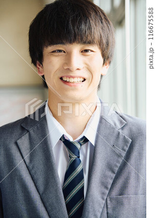 笑顔の男子高校生 116675588