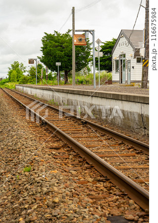 道東一人旅で立ち寄った釧網本線の札弦駅（さっつる駅）のホーム 116675984