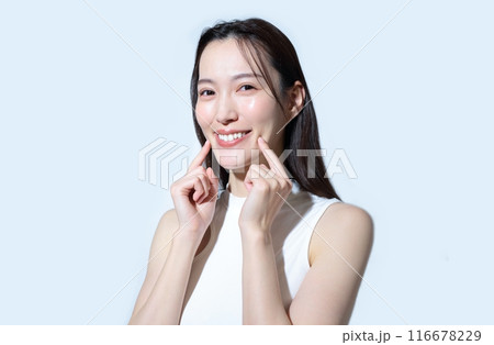 歯並びが綺麗な女性イメージ 歯並びが綺麗な女性イメージ 116678229