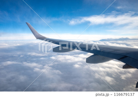 飛行機内から見た空 116679137