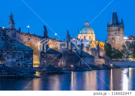 Evening view of the iconic Charles Bridge over Vltava river and Prague Old town cityscape, in Prague, Czech Republic 116682047
