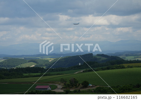 【北海道旭川空港】美瑛上空を飛行する飛行機 116682165