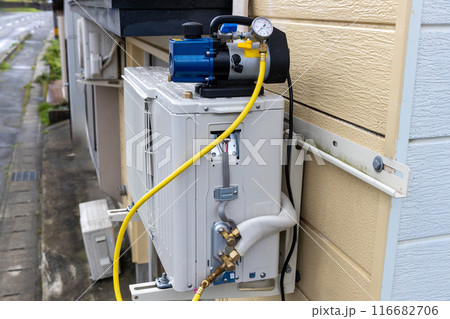 家庭用エアコンの室外機 真空引き 家庭用エアコンの室外機 真空引き 116682706