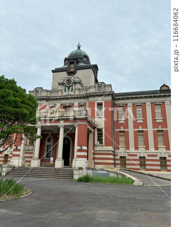 旧家庭裁判所の建物正面 116684062