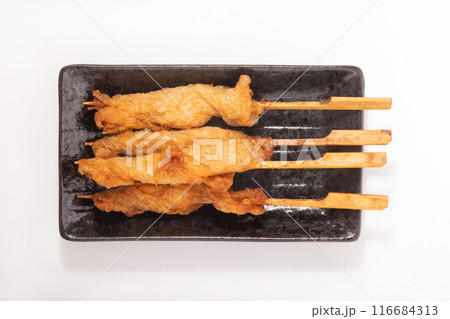 鶏皮包み揚げ串（鶏肉の鶏皮包み揚げ） 116684313