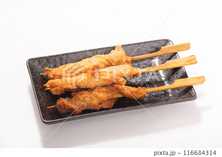 鶏皮包み揚げ串(鶏肉の鶏皮包み揚げ) 鶏皮包み揚げ串(鶏肉の鶏皮包み揚げ) 116684314