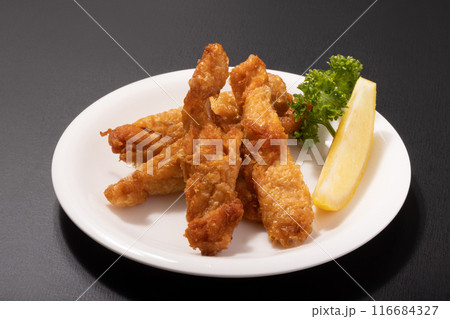 鶏肉の鶏皮包み揚げ 鶏肉の鶏皮包み揚げ 116684327