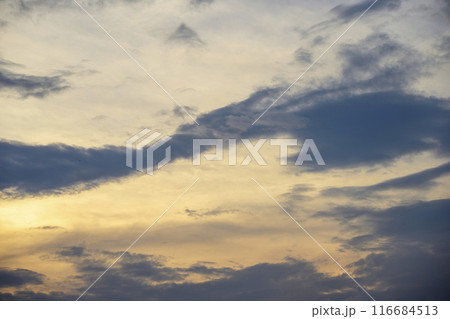 夏の夕焼け 夕暮れ 夕方 空 イメージ 116684513