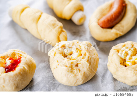 焼く前の手作り惣菜パン 焼く前の手作り惣菜パン 116684688