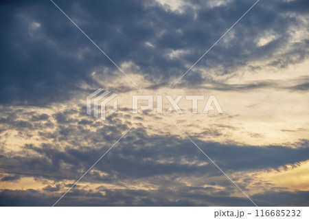 夏の夕焼け 夕暮れ 夕方 空 イメージ 116685232