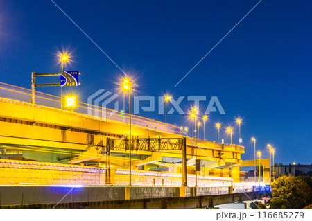 ハイウェイの夕暮れイメージ 116685279