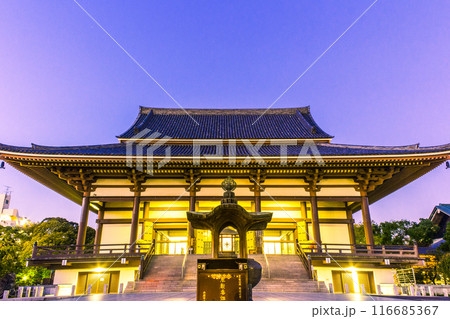 西新井大師の夕暮れ 116685367