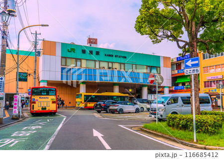 日本の横浜都市景観　JR横浜線 鴨居駅などを望む＝7月20日　 116685412