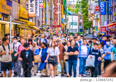 日本の東京都市景観 インバウンド復活…まるで外国…外国人観光客らで賑わう秋葉原=22日 日本の東京都市景観 インバウンド復活…まるで外国…外国人観光客らで賑わう秋葉原=22日 116687241