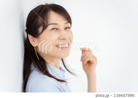 女性　ポートレート　横向き 116687990