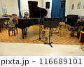 多くの子供たちが歌ったり楽器を演奏したりした音楽室 116689101