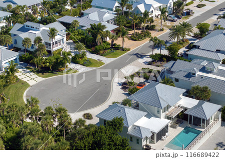 Cul de sac street dead end and private residential houses in rural suburban sprawl area in Boca Grande, Florida. Upscale suburban homes with large waterfront backyards Cul de sac street dead end and private residential houses in rural suburban sprawl area in Boca Grande, Florida. Upscale suburban homes with large waterfront backyards 116689422