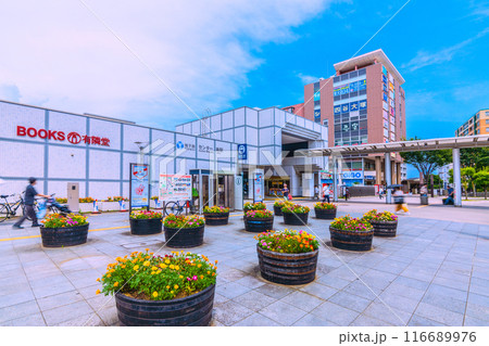 日本の横浜都市景観 7月。地下鉄　センター南駅などを望む＝20日 116689976