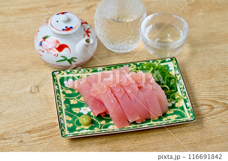 ビンナガマグロ、ビントロ鮪、まぐろのお刺身。 ビンナガマグロ、ビントロ鮪、まぐろのお刺身。 116691842