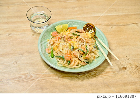 タイ風パッタイ（タイ風焼きそば、ライスヌードル炒め） 116691887
