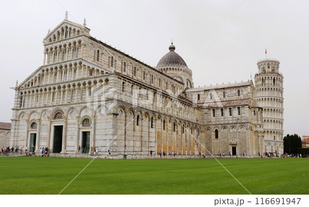 ドゥオーモ広場 ピサの斜塔 世界遺産 ピサ イタリア ヨーロッパ ドゥオーモ広場 ピサの斜塔 世界遺産 ピサ イタリア ヨーロッパ 116691947