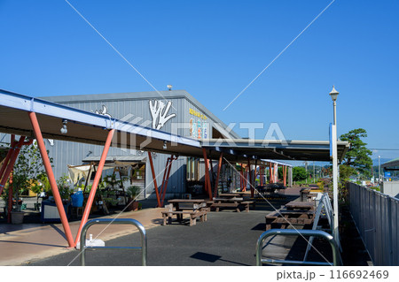 朝空を背景に西日本屈指の畜産王国、旭志にある道の駅 旭志　旭志村ふれあいセンター(菊池市旭志) 116692469