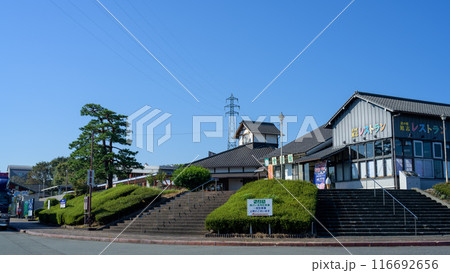 朝空を背景に西日本屈指の畜産王国、旭志にある　道の駅 旭志　旭志村ふれあいセンター風景(菊池市旭志) 116692656