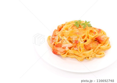 カニ風味のトマトクリームパスタ カニカマ使用 明るい背景 カニ風味のトマトクリームパスタ カニカマ使用 明るい背景 116692748