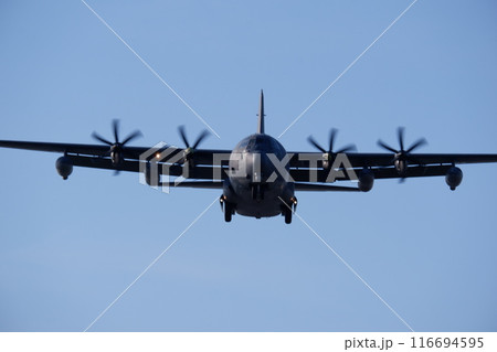 横田基地に着陸するMC130J 116694595