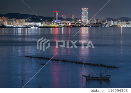 海側から見た横須賀市の夜景【夏】破崎緑地展望地 海側から見た横須賀市の夜景【夏】破崎緑地展望地 116694598