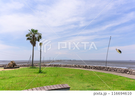 海の中へひたすらつづく道　住吉海岸公園から観える風景　長部田海床路（ながべたかいしょうろ）宇土市住吉 116694610