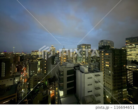 ビル街の夜景 116694651