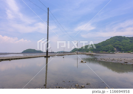 海の中へひたすらつづく道から観える風景 観光スポット 長部田海床路(ながべたかいしょうろ)宇土市住吉 海の中へひたすらつづく道から観える風景 観光スポット 長部田海床路(ながべたかいしょうろ)宇土市住吉 116694958