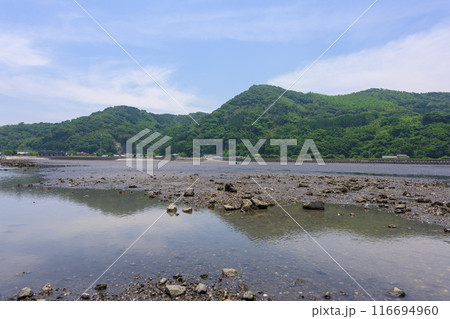 海の中へひたすらつづく道から観える風景 観光スポット 長部田海床路(ながべたかいしょうろ)宇土市住吉 海の中へひたすらつづく道から観える風景 観光スポット 長部田海床路(ながべたかいしょうろ)宇土市住吉 116694960