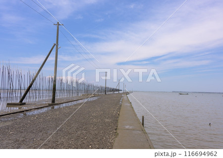 海の中へひたすらつづく道から観える風景 観光スポット 長部田海床路(ながべたかいしょうろ)宇土市住吉 海の中へひたすらつづく道から観える風景 観光スポット 長部田海床路(ながべたかいしょうろ)宇土市住吉 116694962