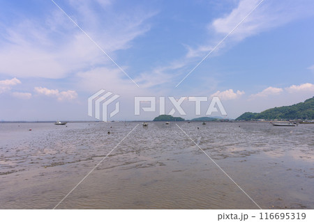 海の中へひたすらつづく道から観える風景 観光スポット 長部田海床路(ながべたかいしょうろ)宇土市住吉 海の中へひたすらつづく道から観える風景 観光スポット 長部田海床路(ながべたかいしょうろ)宇土市住吉 116695319