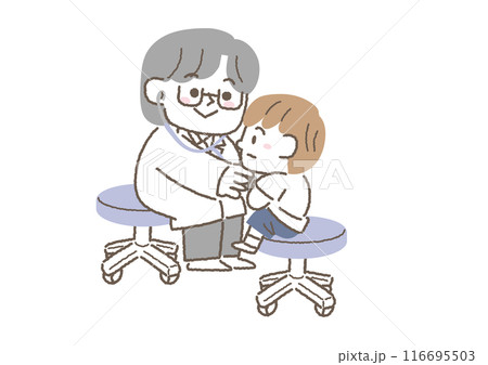 健康診断で診察を受けている小学生の男の子 116695503