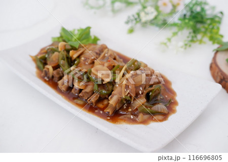 delicious spicy black pepper chicken feet as a background delicious spicy black pepper chicken feet as a background 116696805