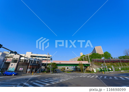 【大阪府】4月・北千里駅前の街風景 116698099