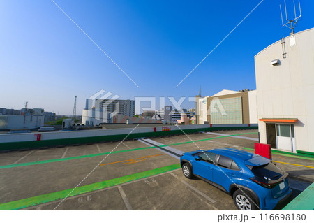 【大阪府】4月・北千里駅前の街風景 116698180