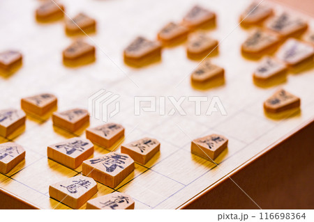 将棋 は 日本 の 伝統的 な ボードゲーム 【 将棋 を 指す イメージ 】 116698364