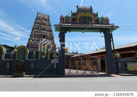 マレーシアのヒンドゥー教寺院と門 マレーシアのヒンドゥー教寺院と門 116699876