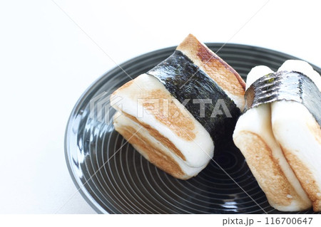 焼きはんぺんの焼きのり巻き 焼きはんぺんの焼きのり巻き 116700647